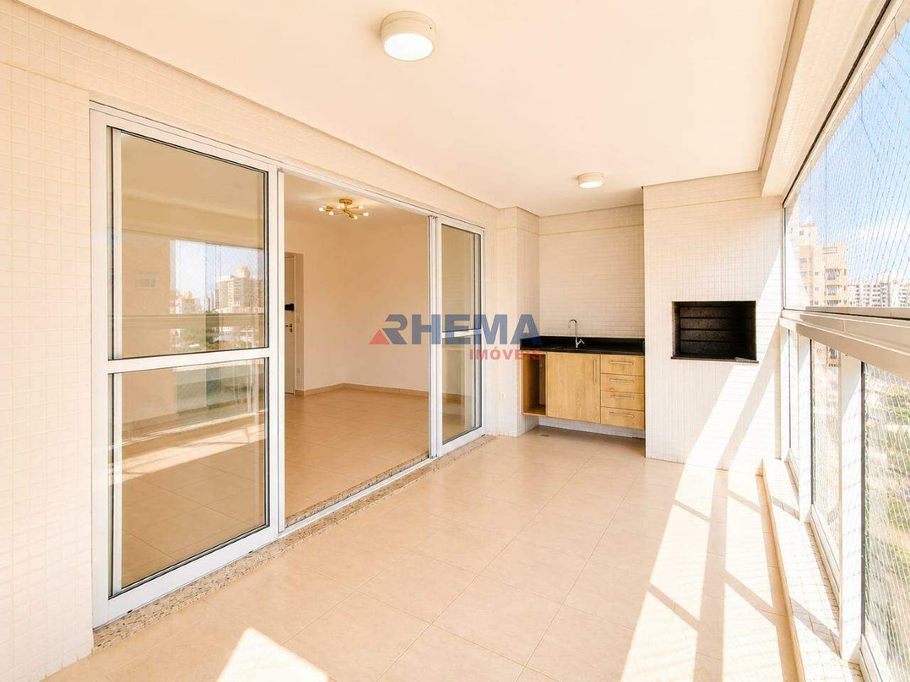 Apartamento à venda no Ponta da Praia: 