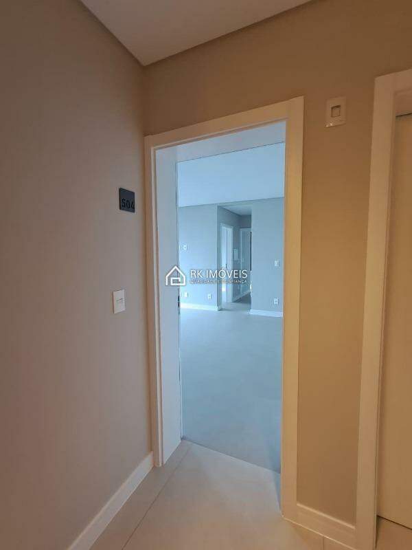 Apartamento à venda no Ingleses do Rio Vermelho: 