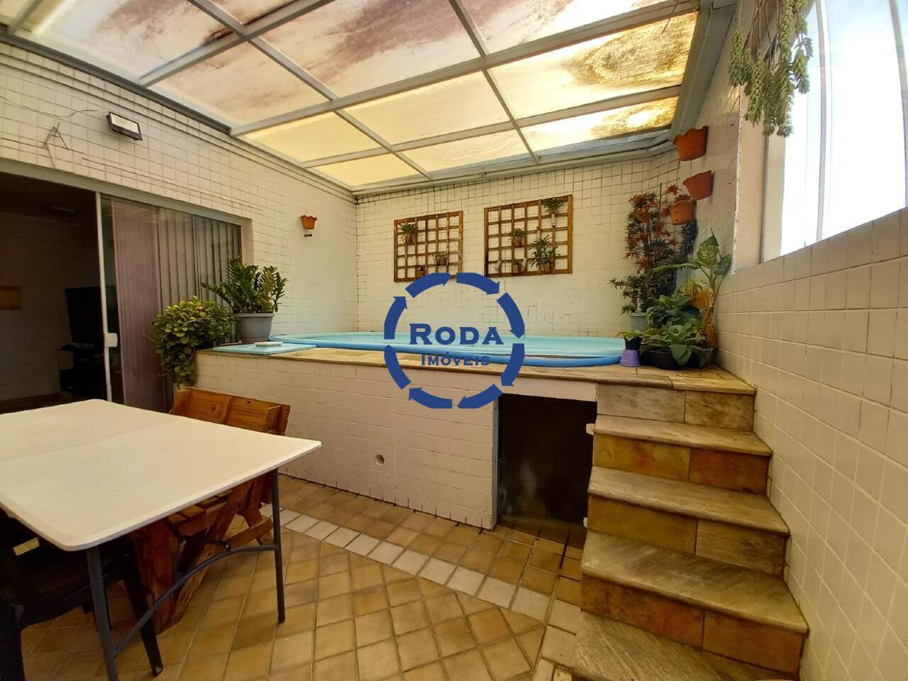 Sobrado de Condomínio à venda no Embaré: 