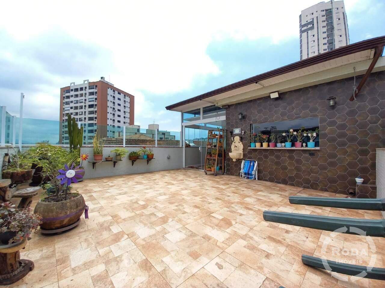 Cobertura à venda no Ponta da Praia: 