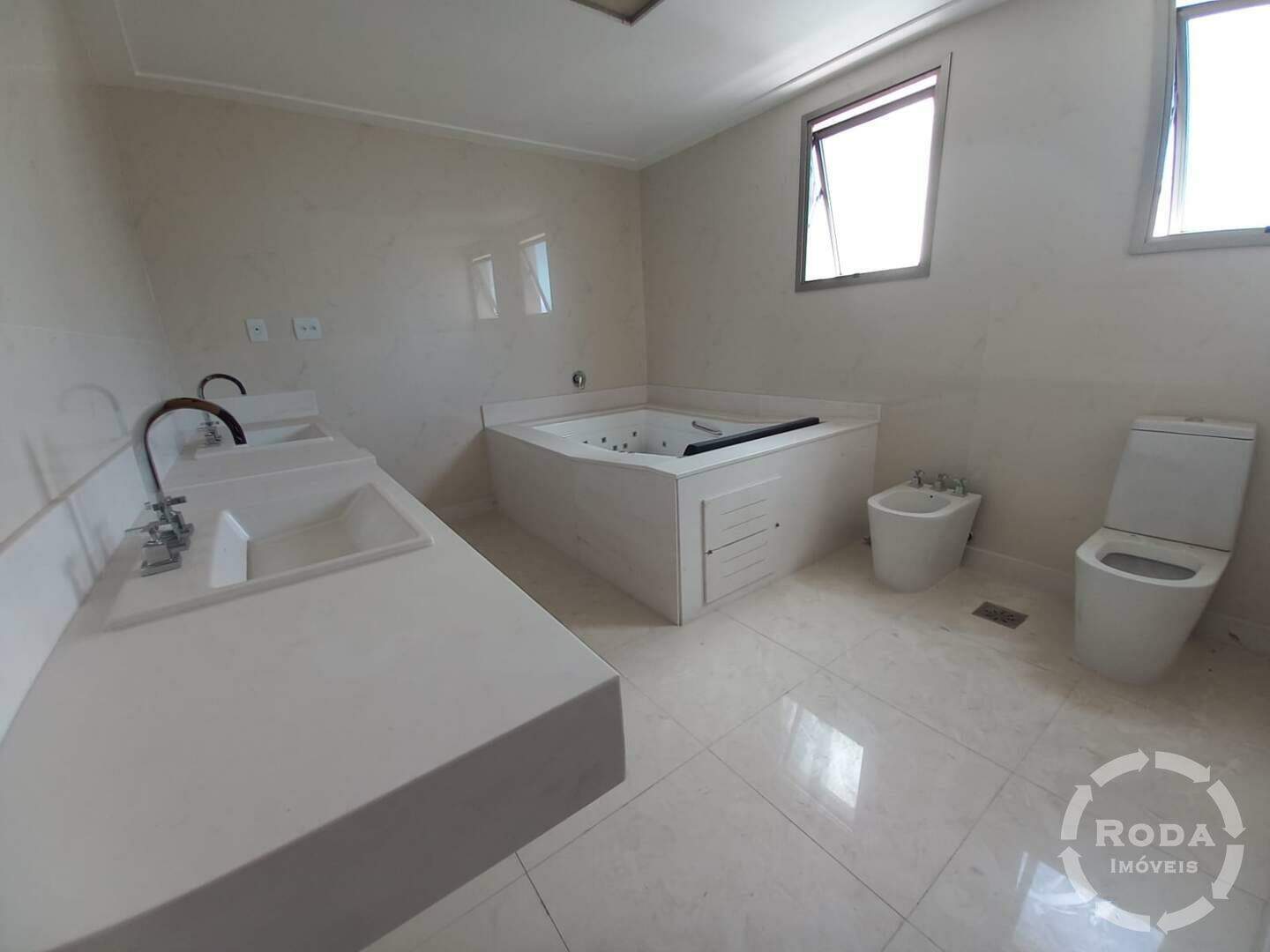 Apartamento à venda no Ponta da Praia: 