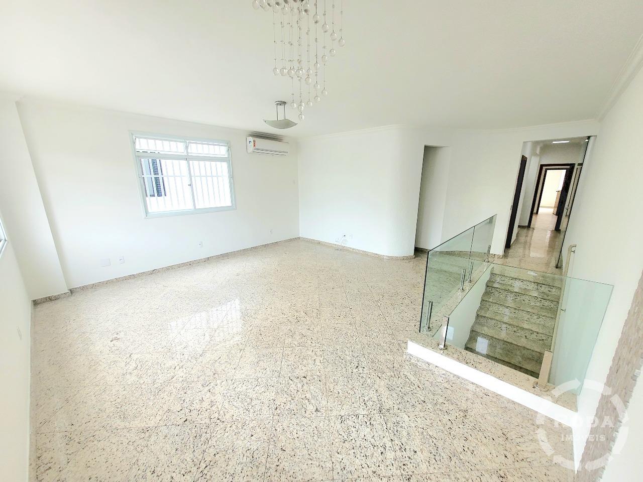 Casa à venda no Embaré: 