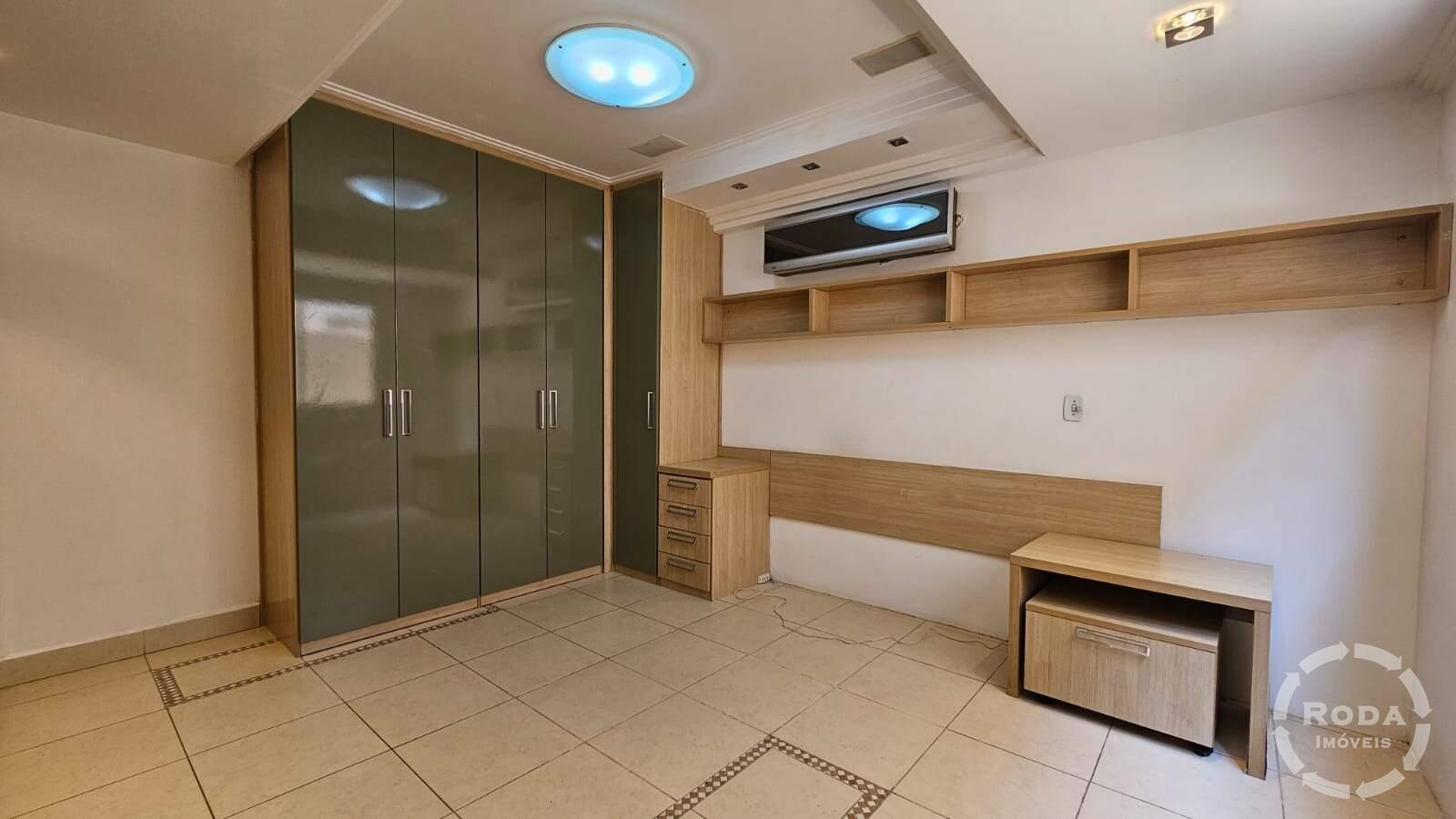 Casa à venda no Embaré: 