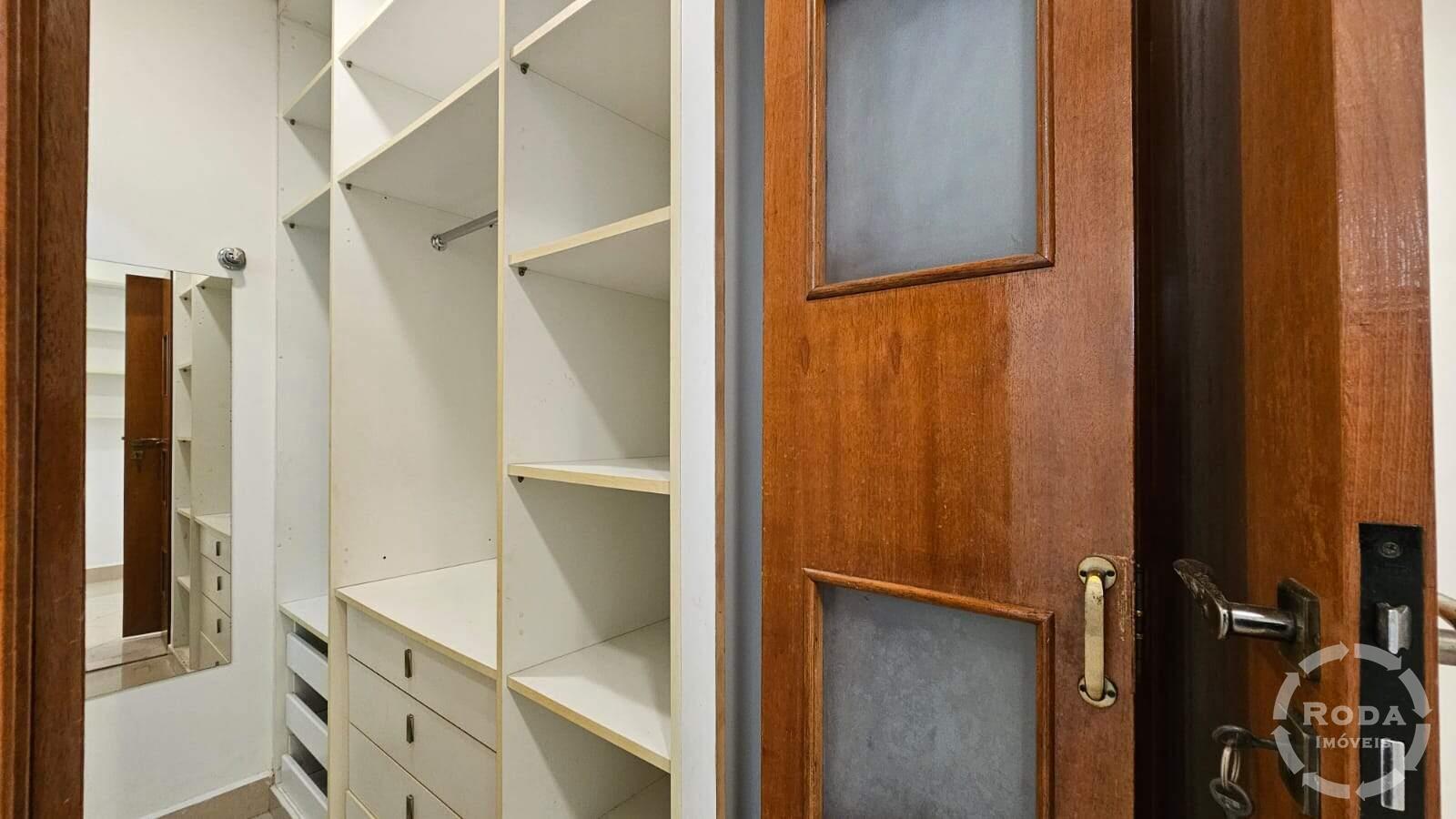 Casa à venda no Embaré: 