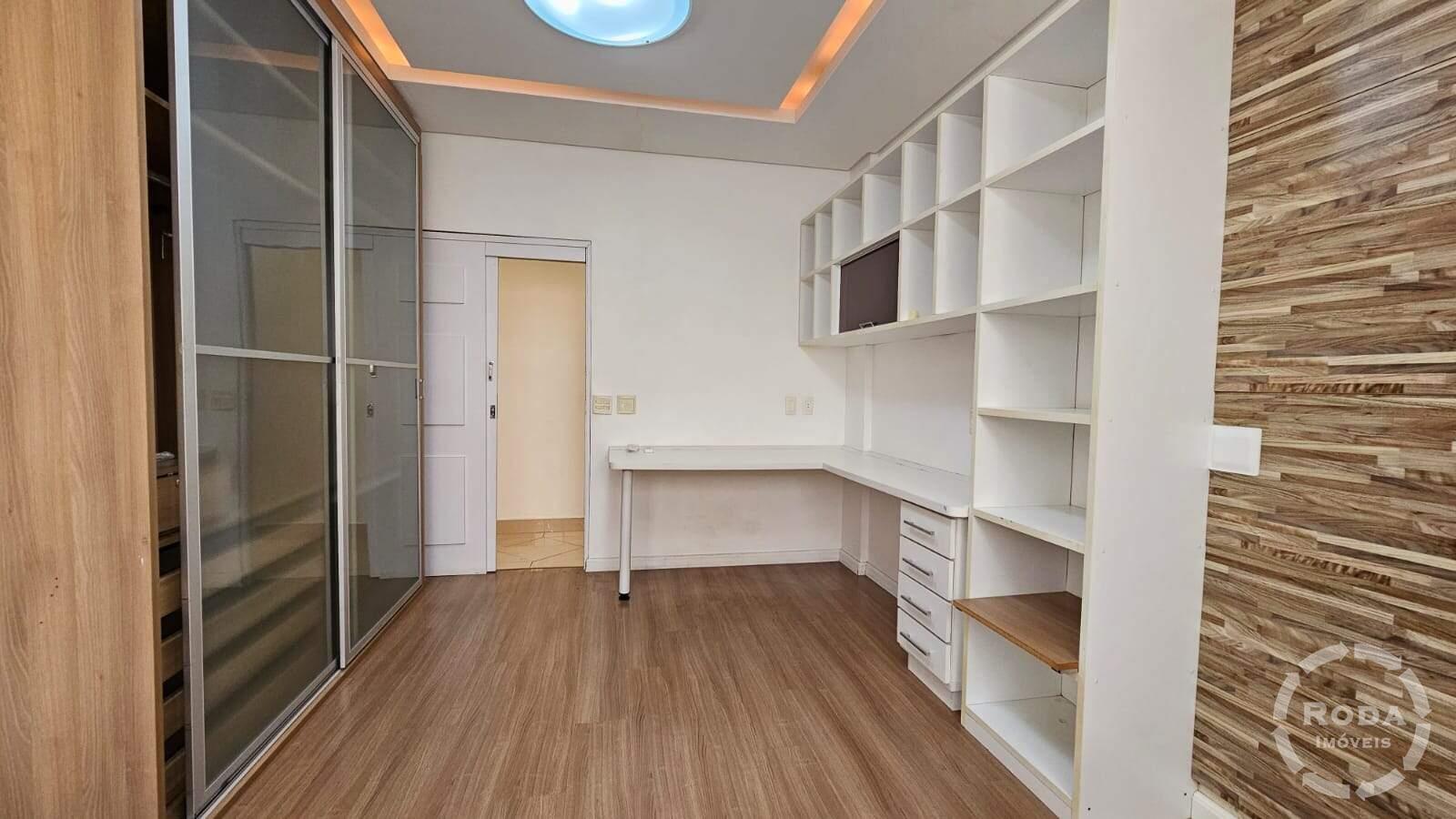 Casa à venda no Embaré: 