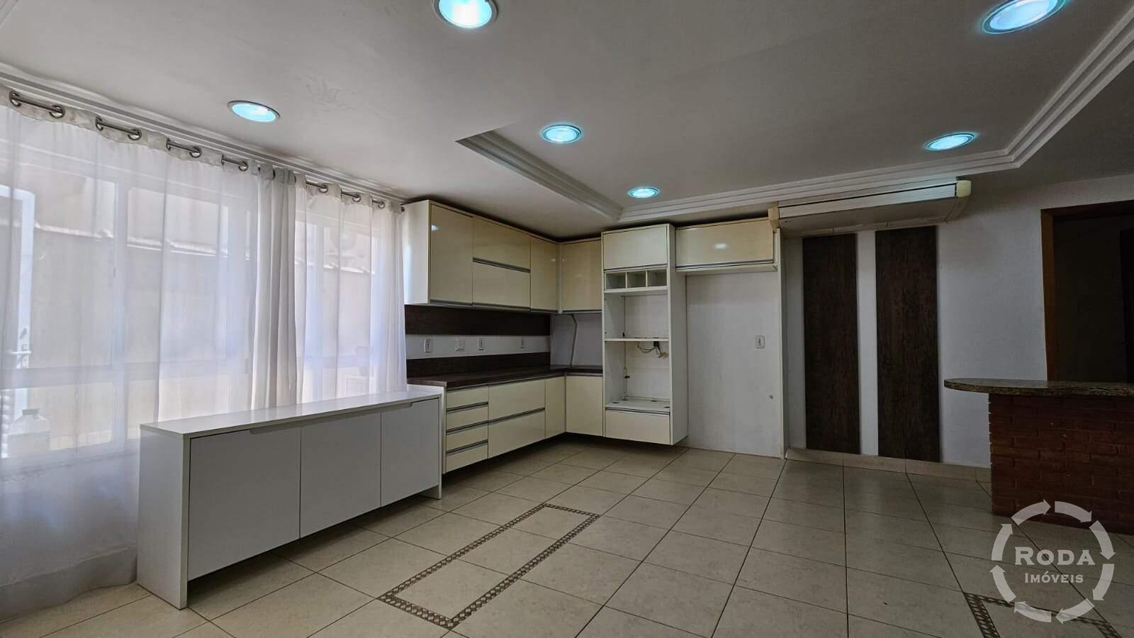 Casa à venda no Embaré: 