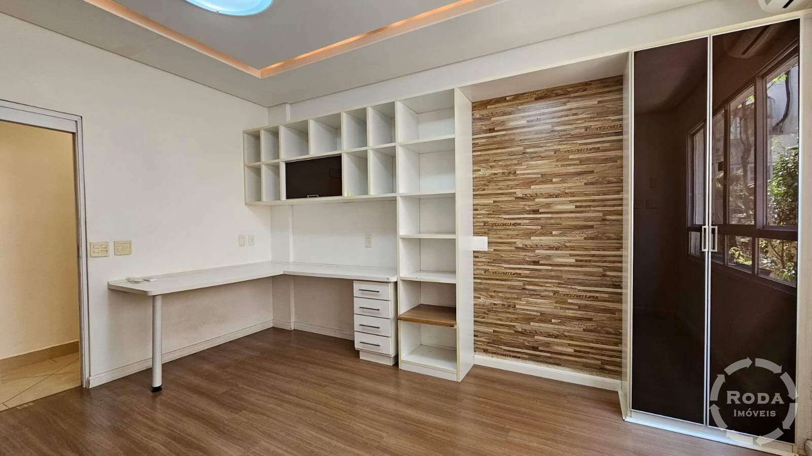 Casa à venda no Embaré: 