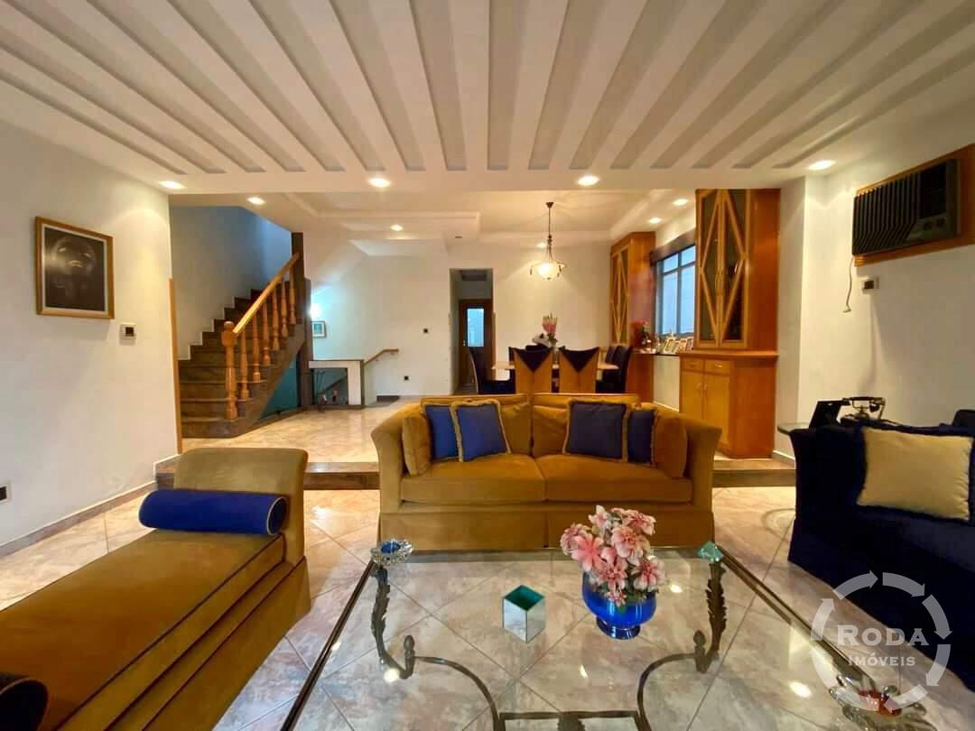 Casa à venda no Embaré: 