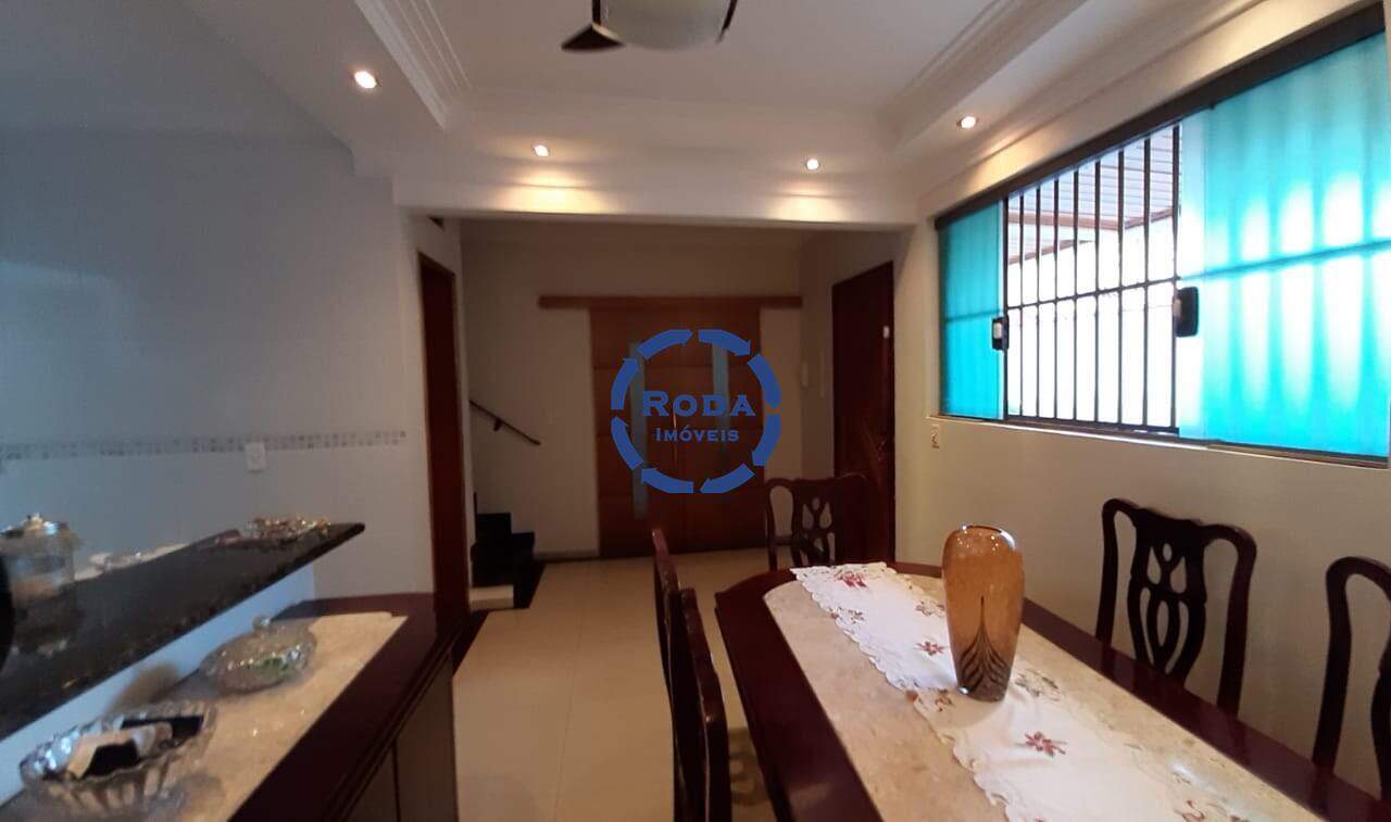 Casa de Condomínio à venda no Macuco: 