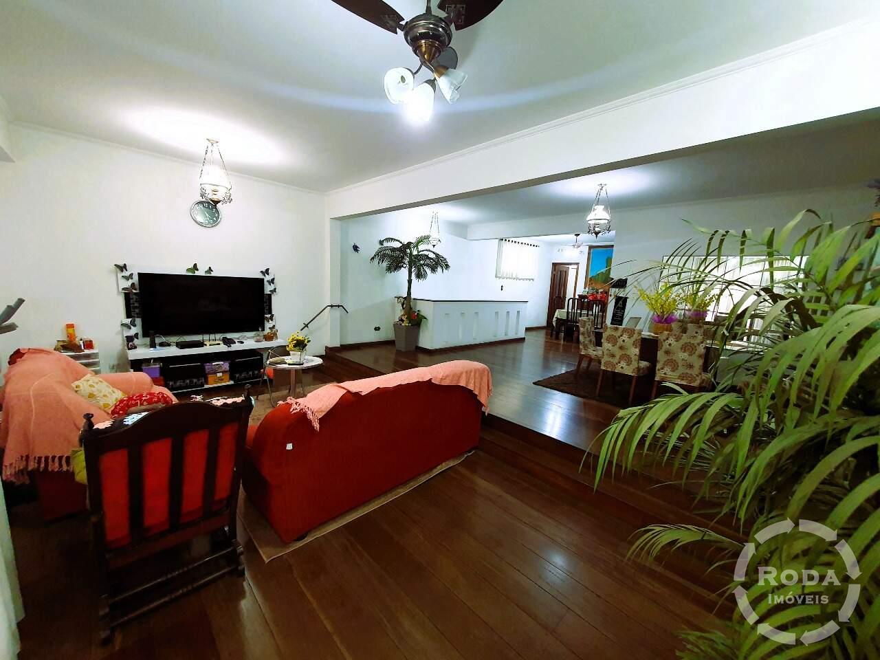 Casa à venda no Embaré: 