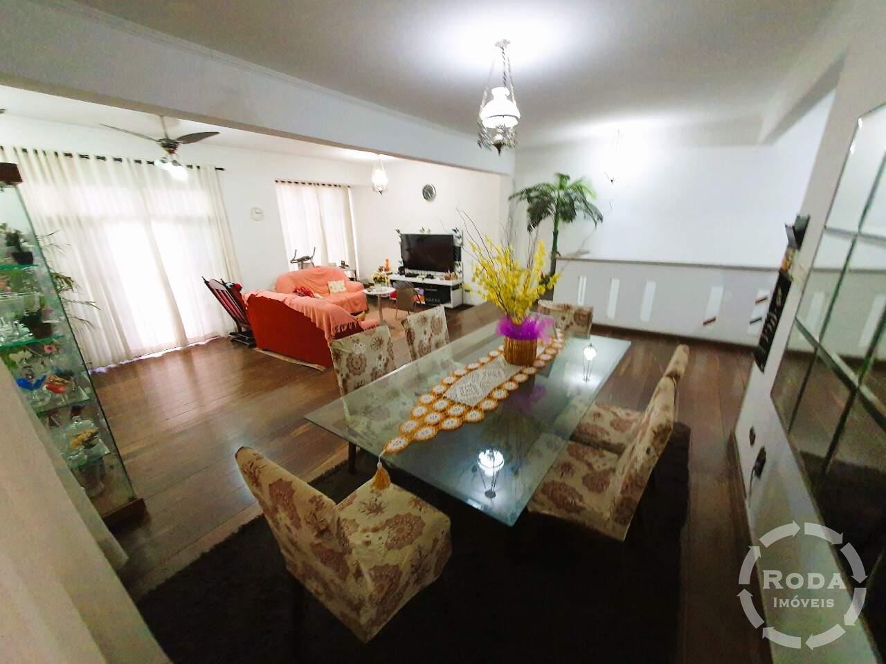 Casa à venda no Embaré: 