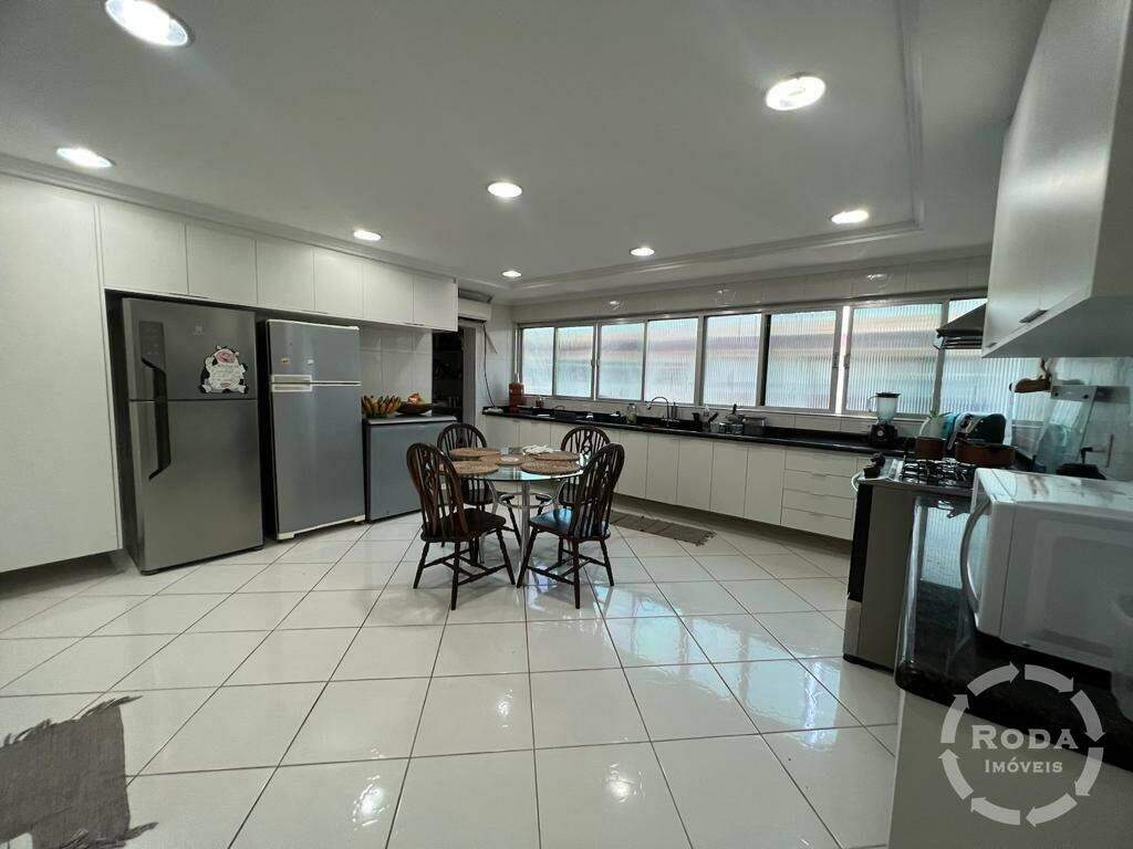 Cobertura à venda no Embaré: 