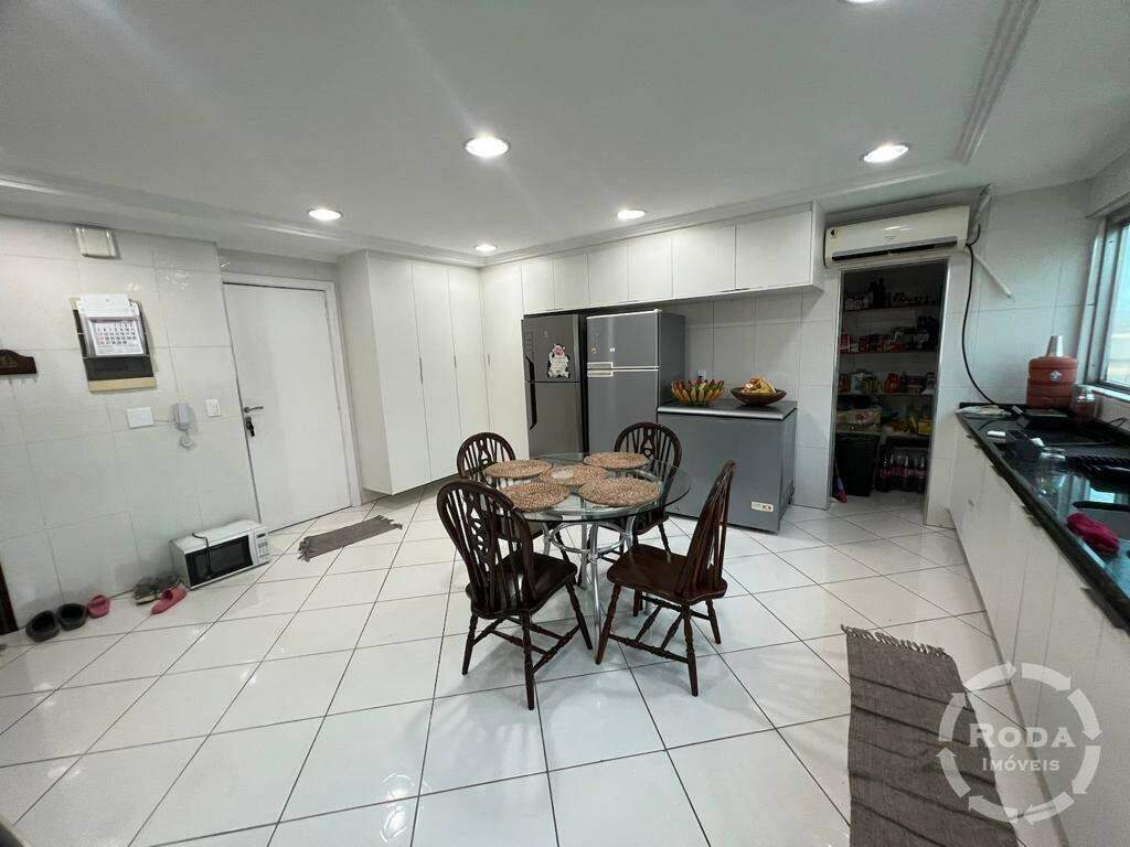 Cobertura à venda no Embaré: 