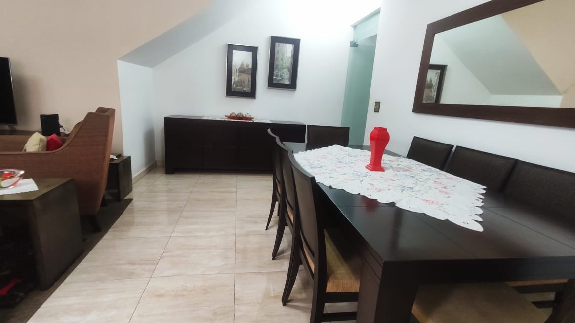 Casa à venda no Embaré: 