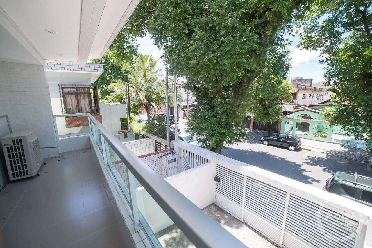 Casa à venda no Embaré: 