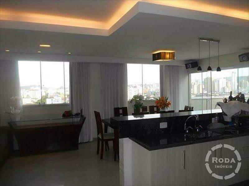 Cobertura à venda no Embaré: 