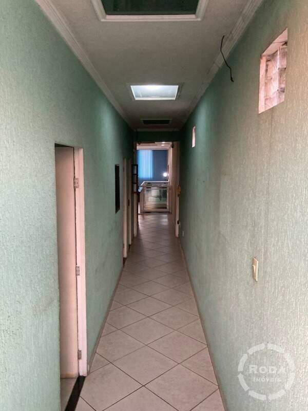 Casa à venda no Vila Mathias: Corredor Intimo