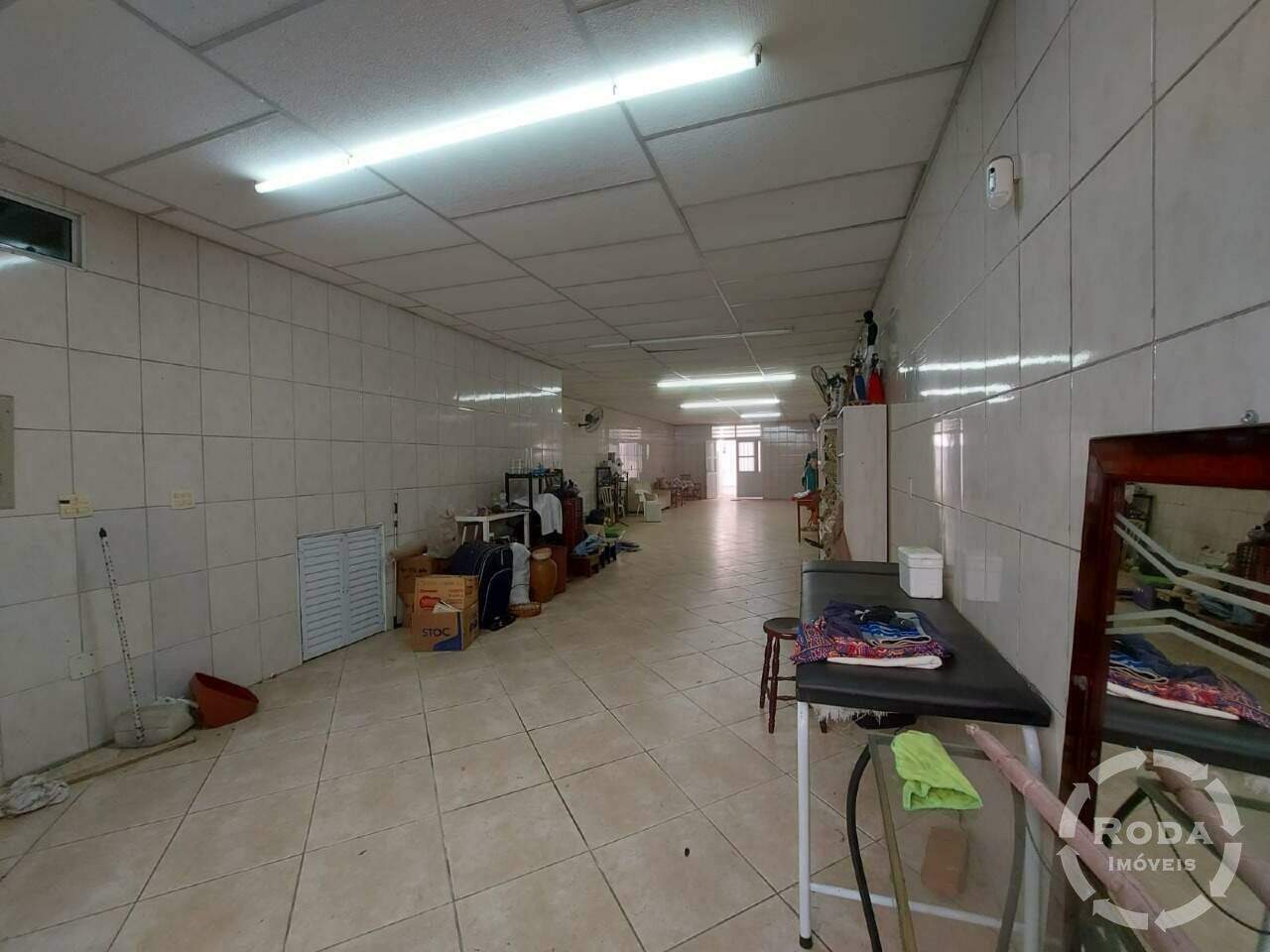 Casa à venda no Vila Mathias: Quintal Fechado
