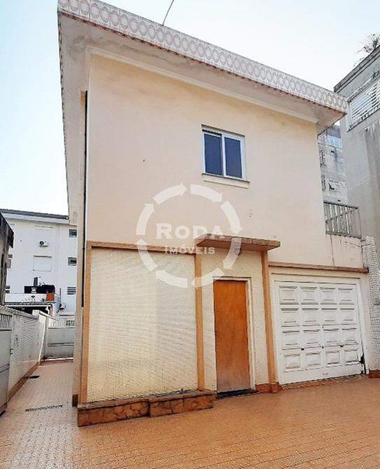 Casa à venda no Vila Belmiro: entrada da 2a casa com garagem fechada.