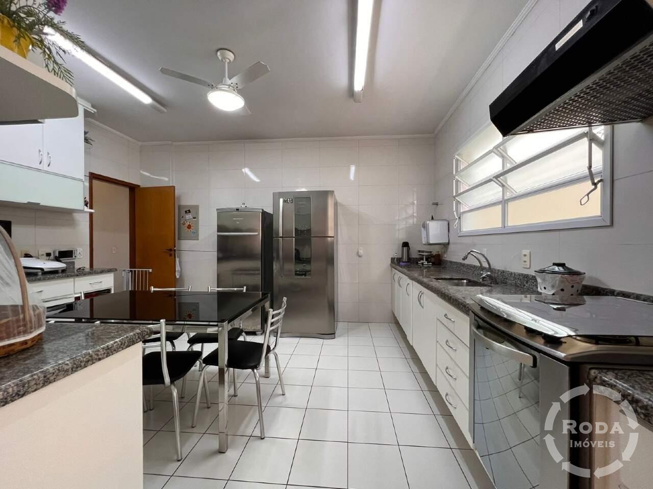 Casa à venda no Embaré: 