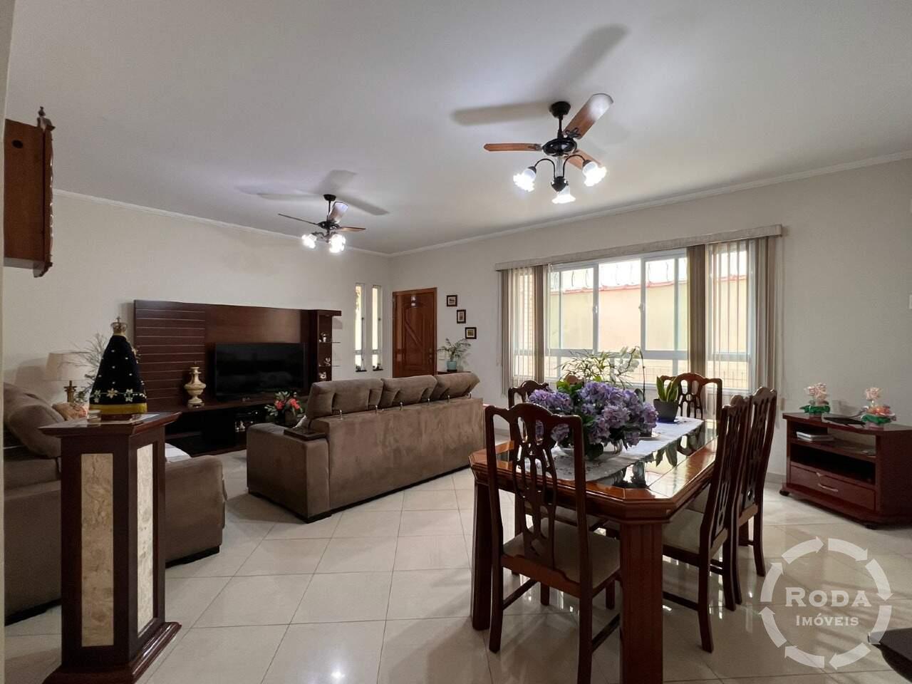 Casa à venda no Embaré: 