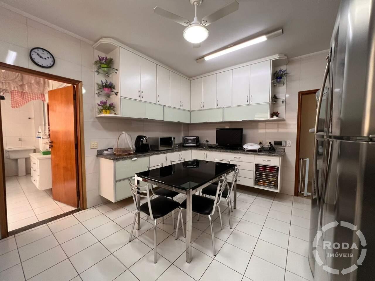 Casa à venda no Embaré: 