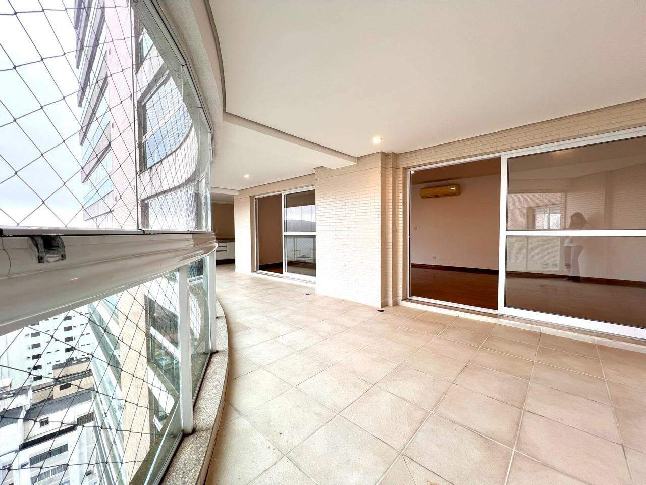 Apartamento à venda no Embaré: 