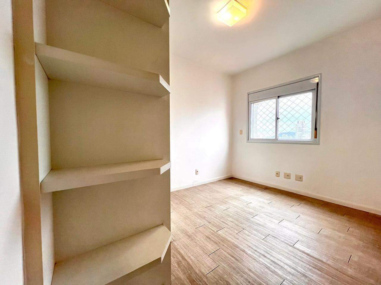 Apartamento à venda no Embaré: 
