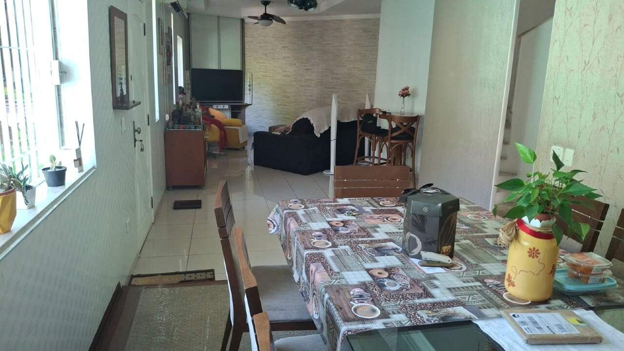 Casa à venda no Embaré: 