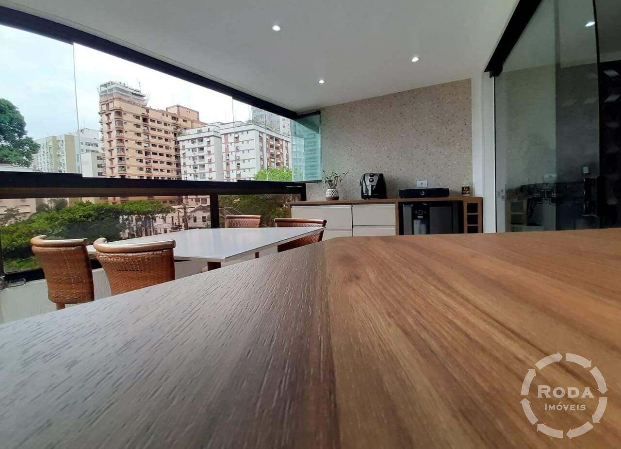 Apartamento à venda no Embaré: varanda fechada com vidros