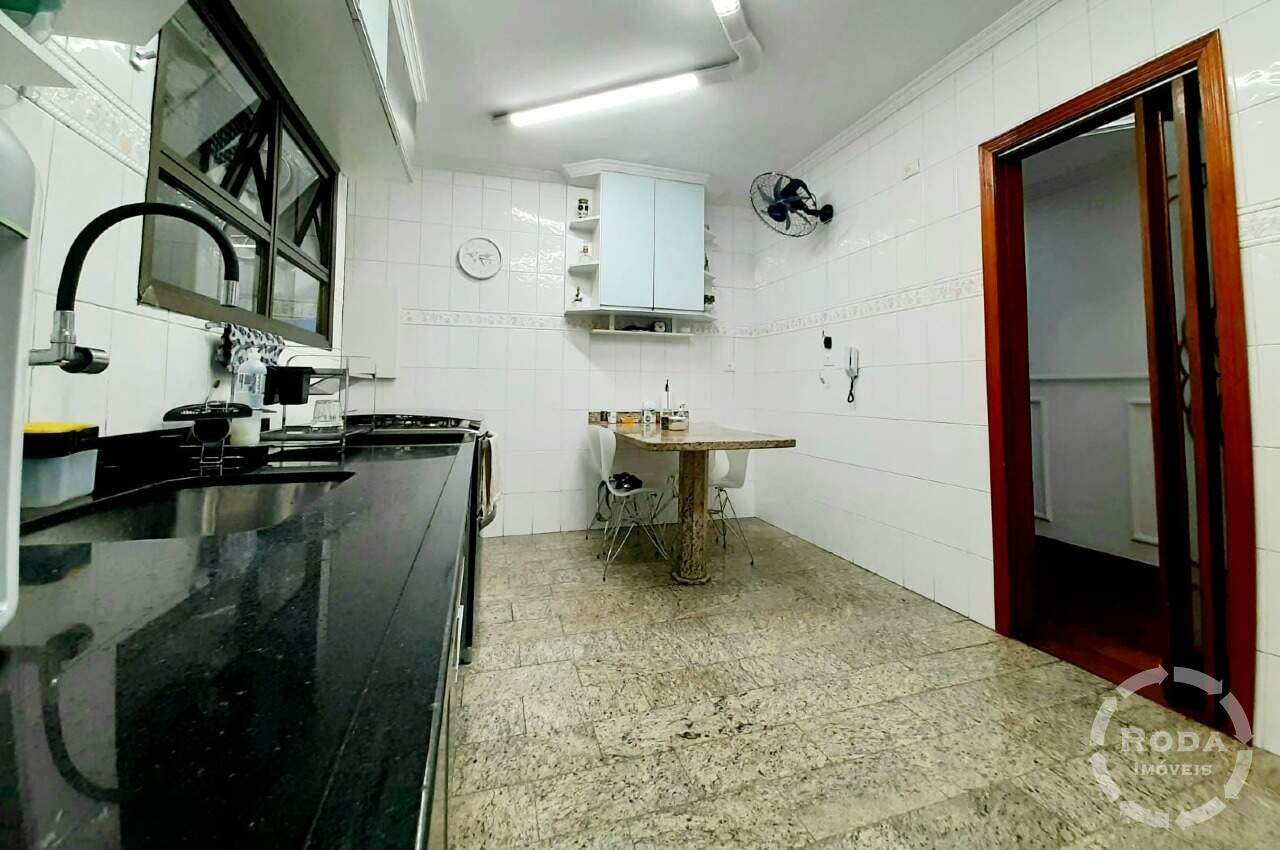 Apartamento à venda no Embaré: Cozinha ampla e iluminada