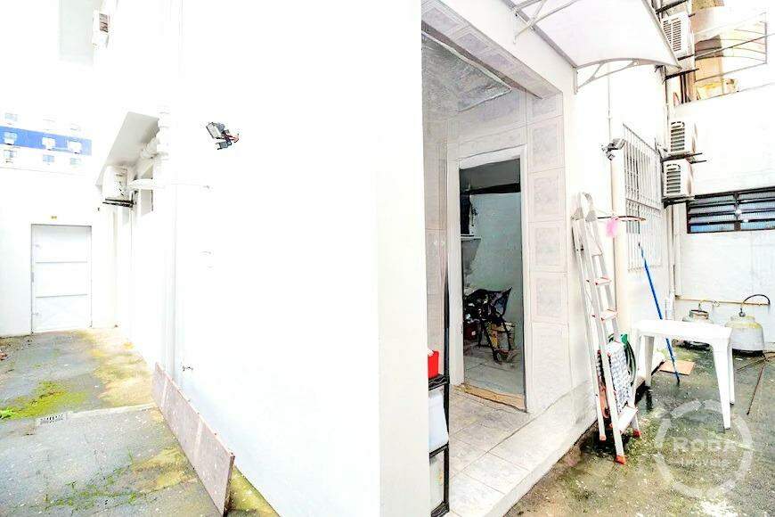 Casa à venda no Embaré: 