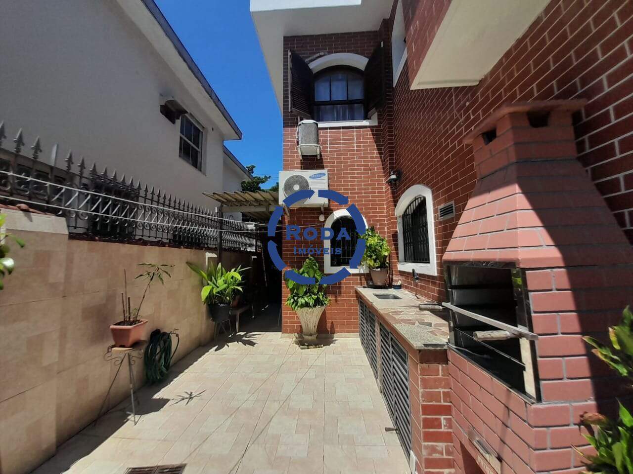 Casa à venda no Embaré: 