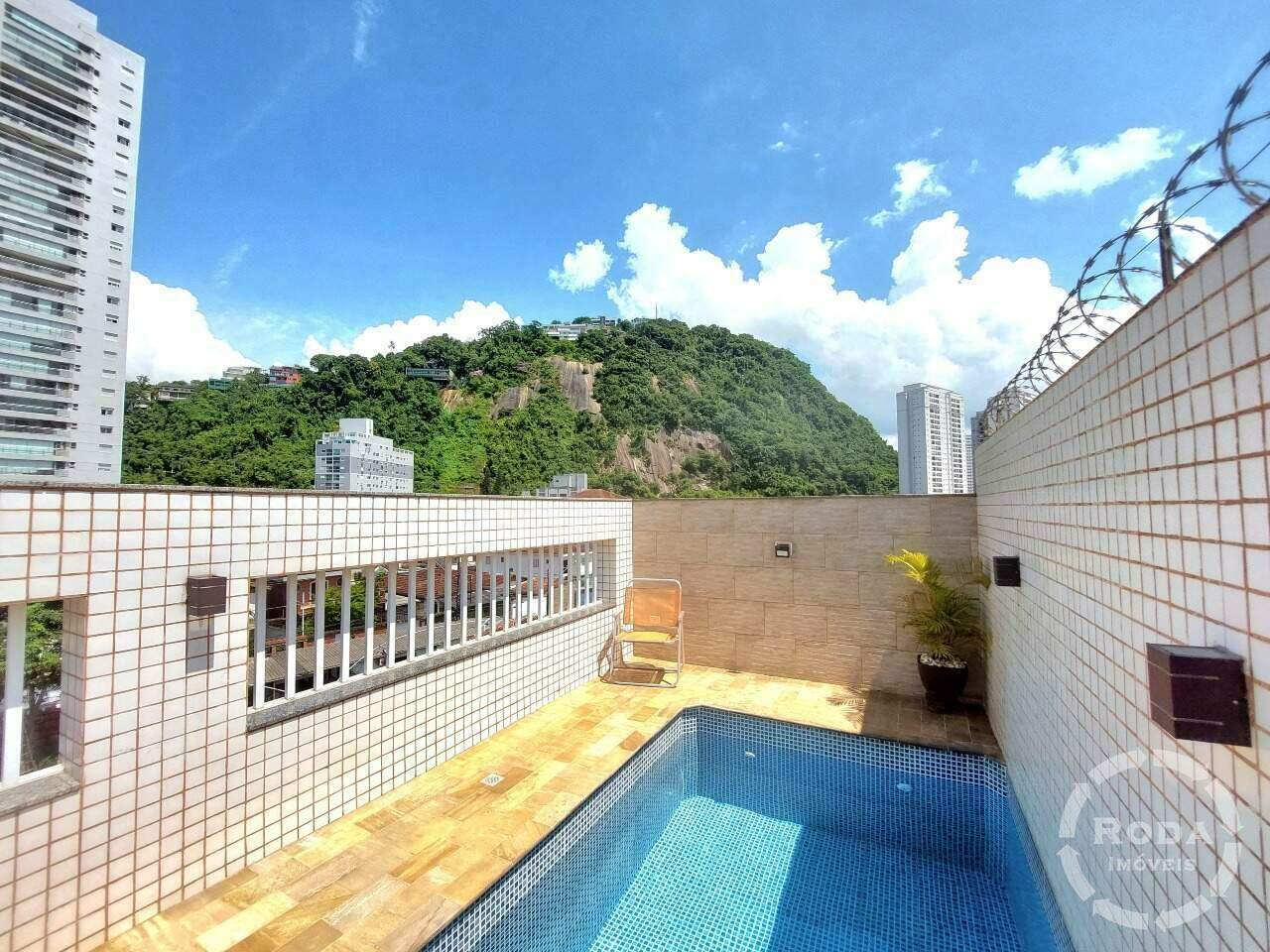 Casa Triplex à venda no Marapé: 