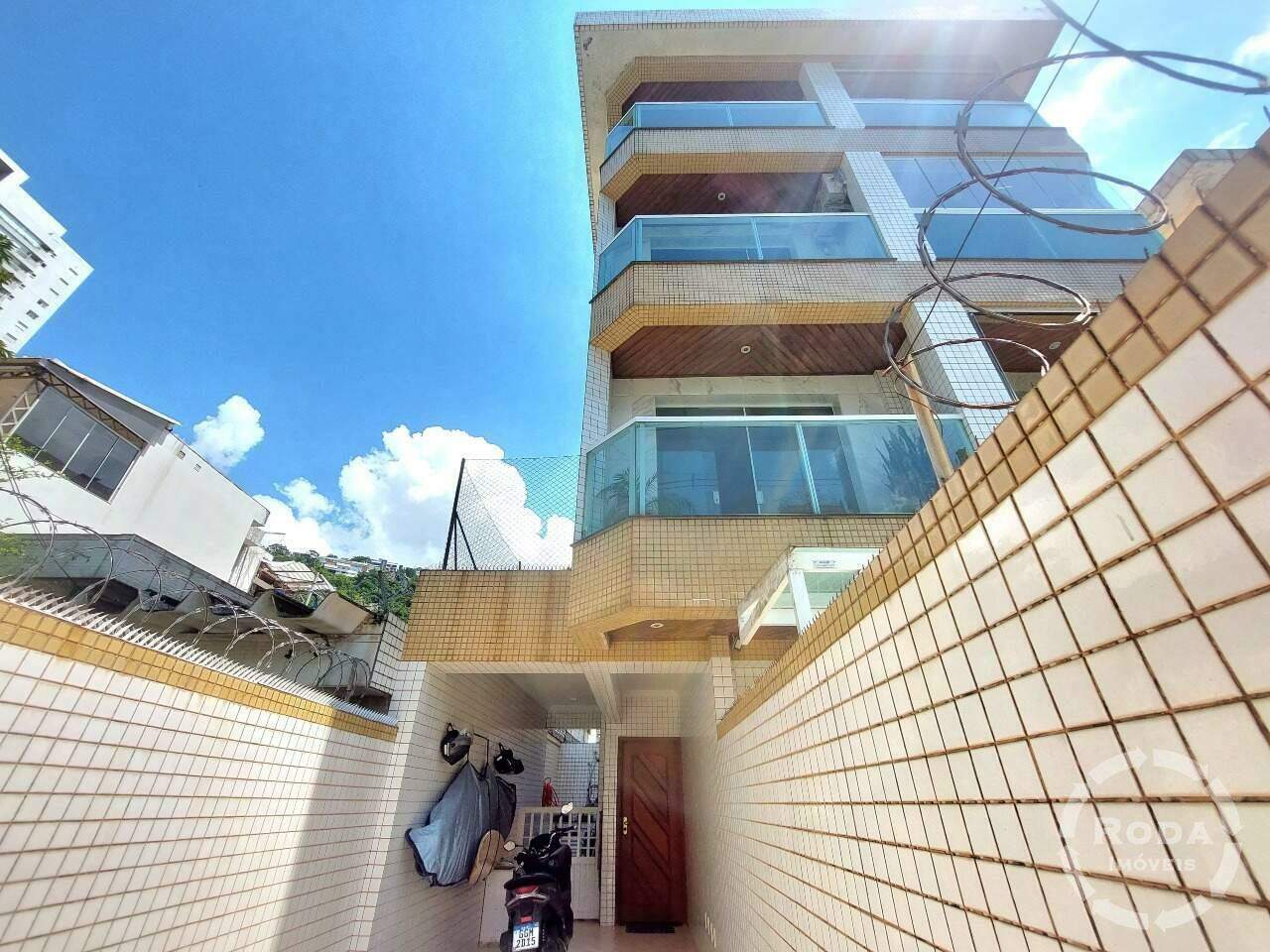 Casa Triplex à venda no Marapé: 
