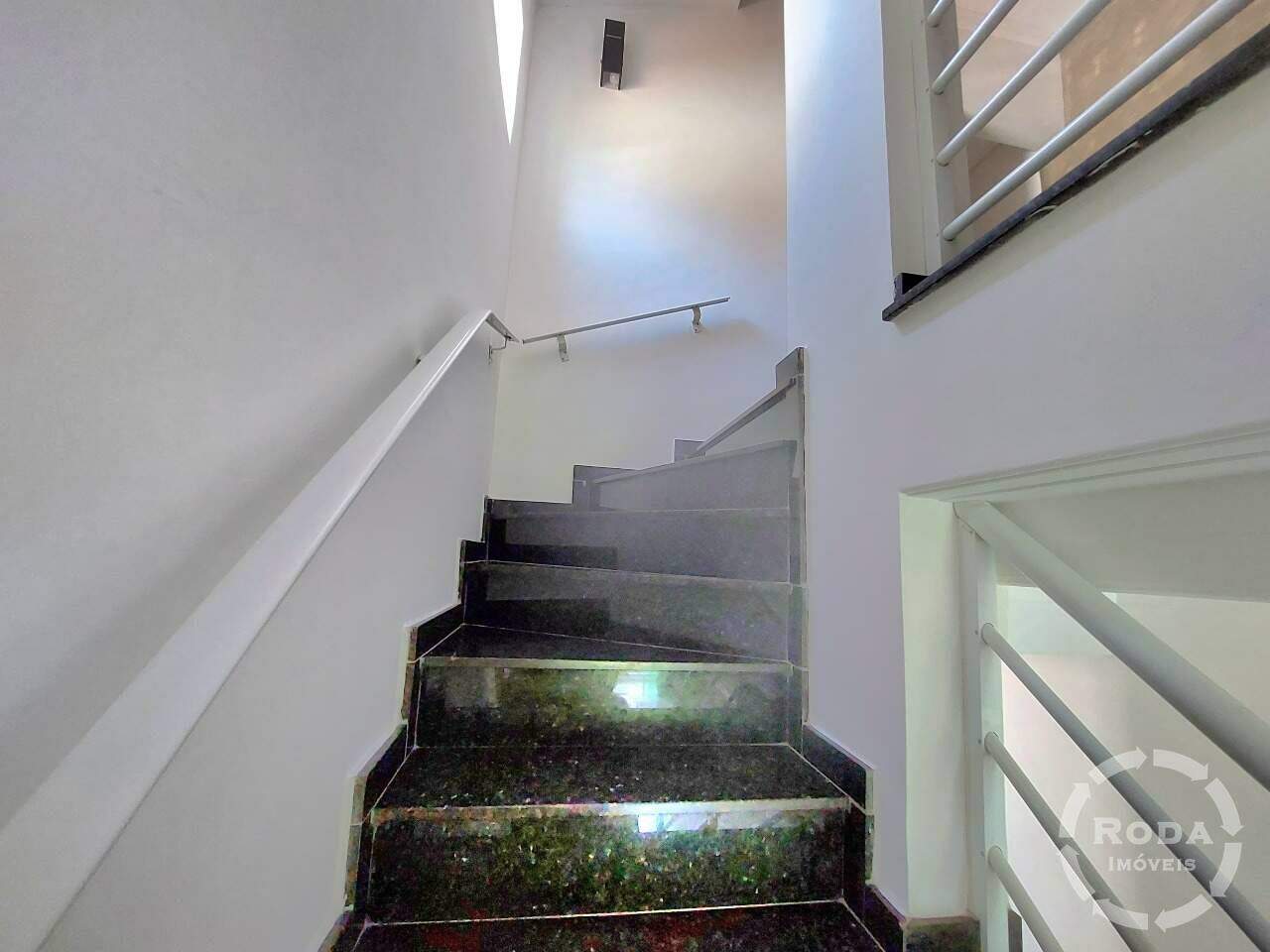 Casa Triplex à venda no Marapé: 