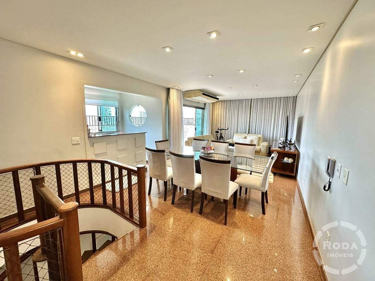 Cobertura à venda no Ponta da Praia: 