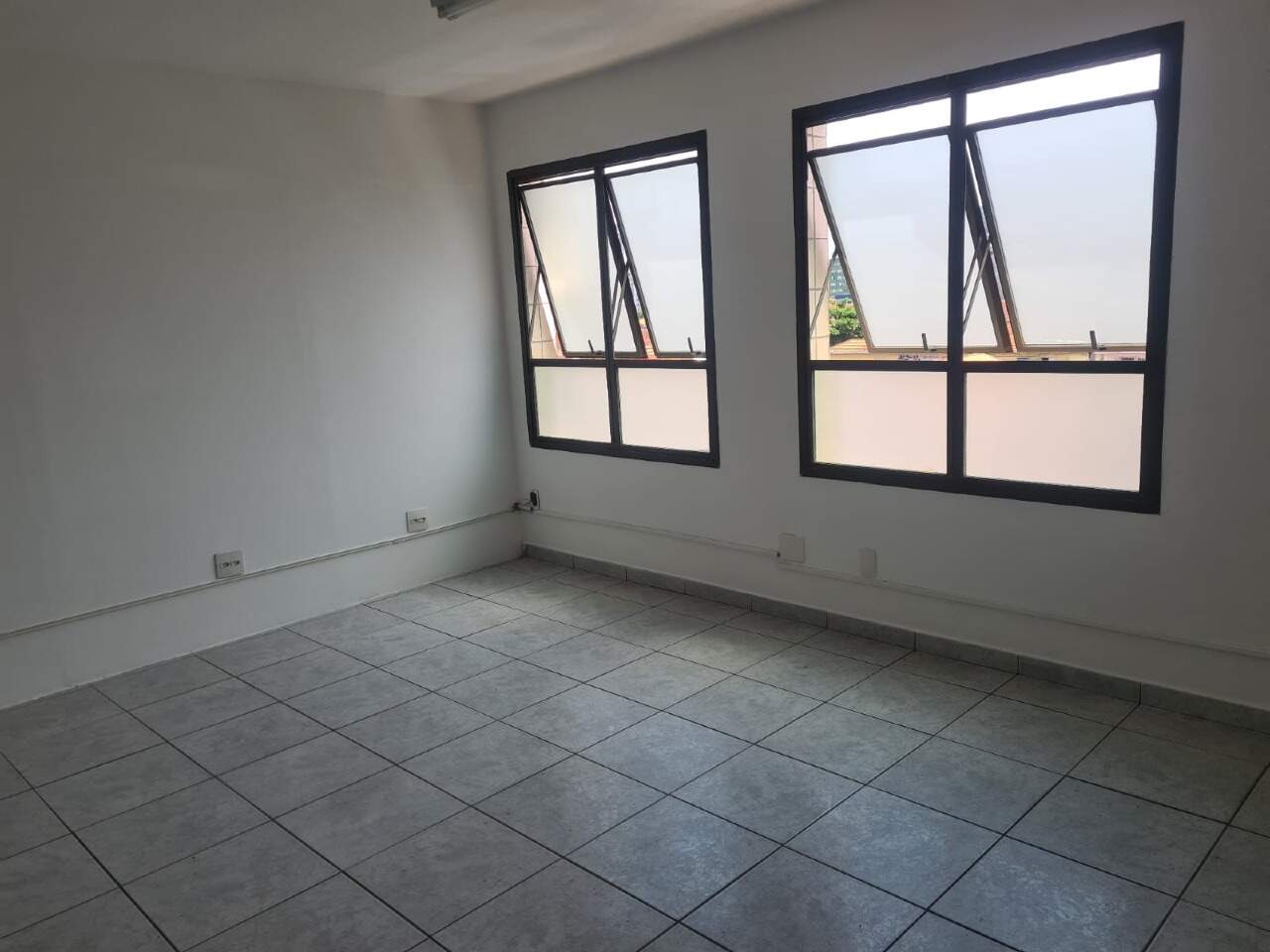 Conjunto Comercial para aluguel no Encruzilhada: 