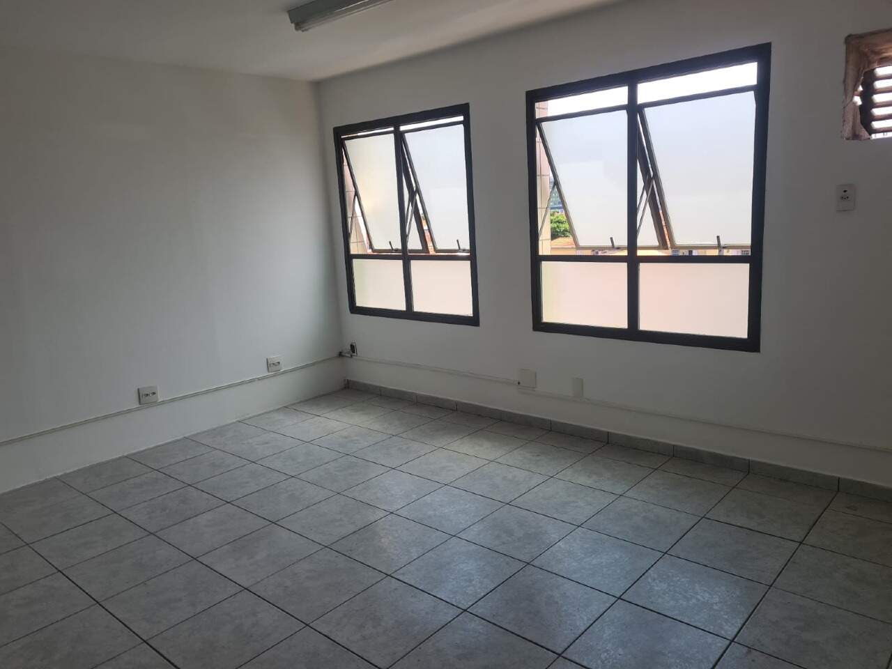 Conjunto Comercial para aluguel no Encruzilhada: 