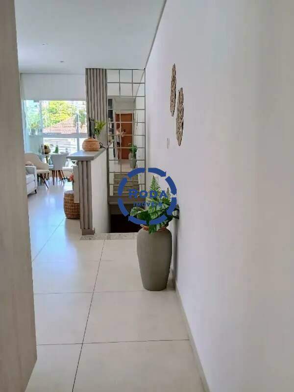 Casa à venda no Embaré: 