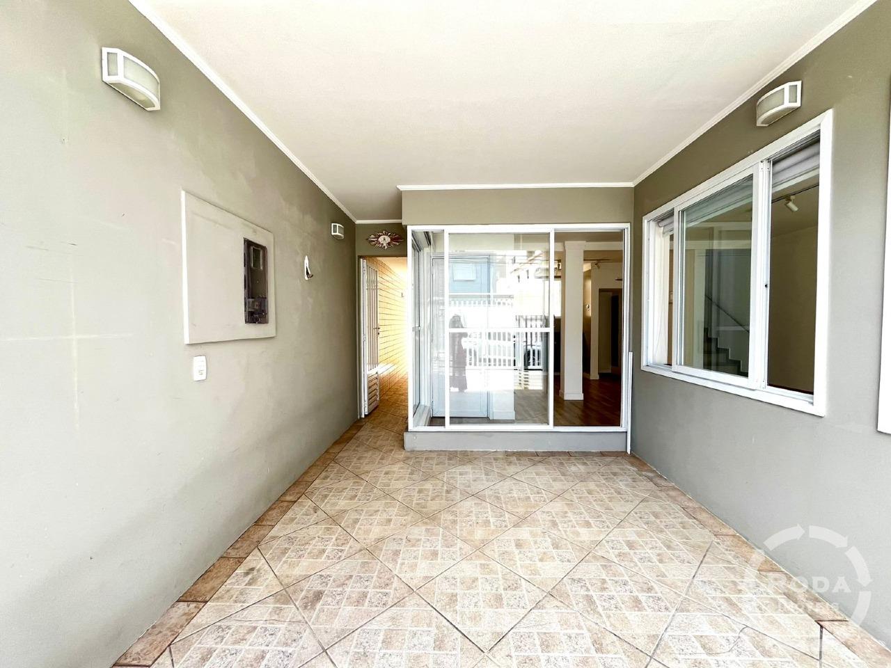 Casa à venda no Ponta da Praia: garagem