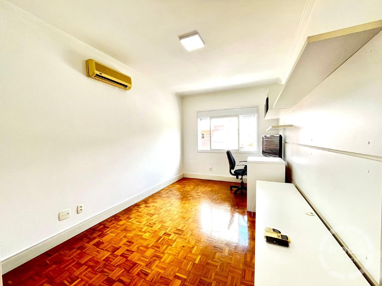 Casa à venda no Ponta da Praia: quarto