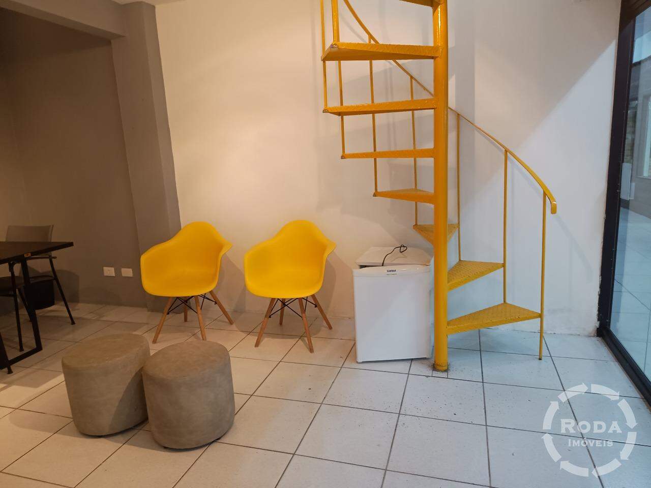 Loja para aluguel no Embaré: 