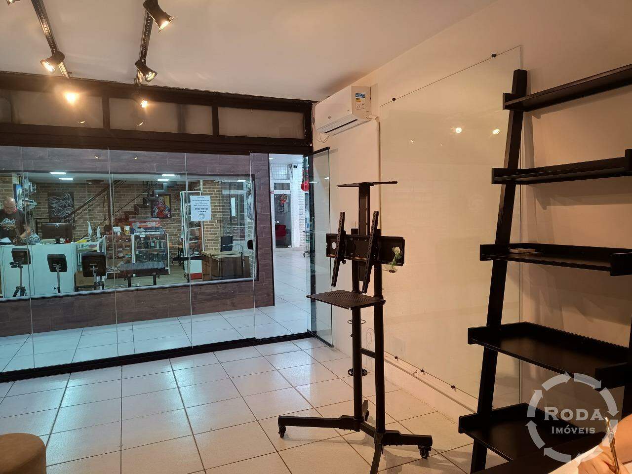 Loja para aluguel no Embaré: 