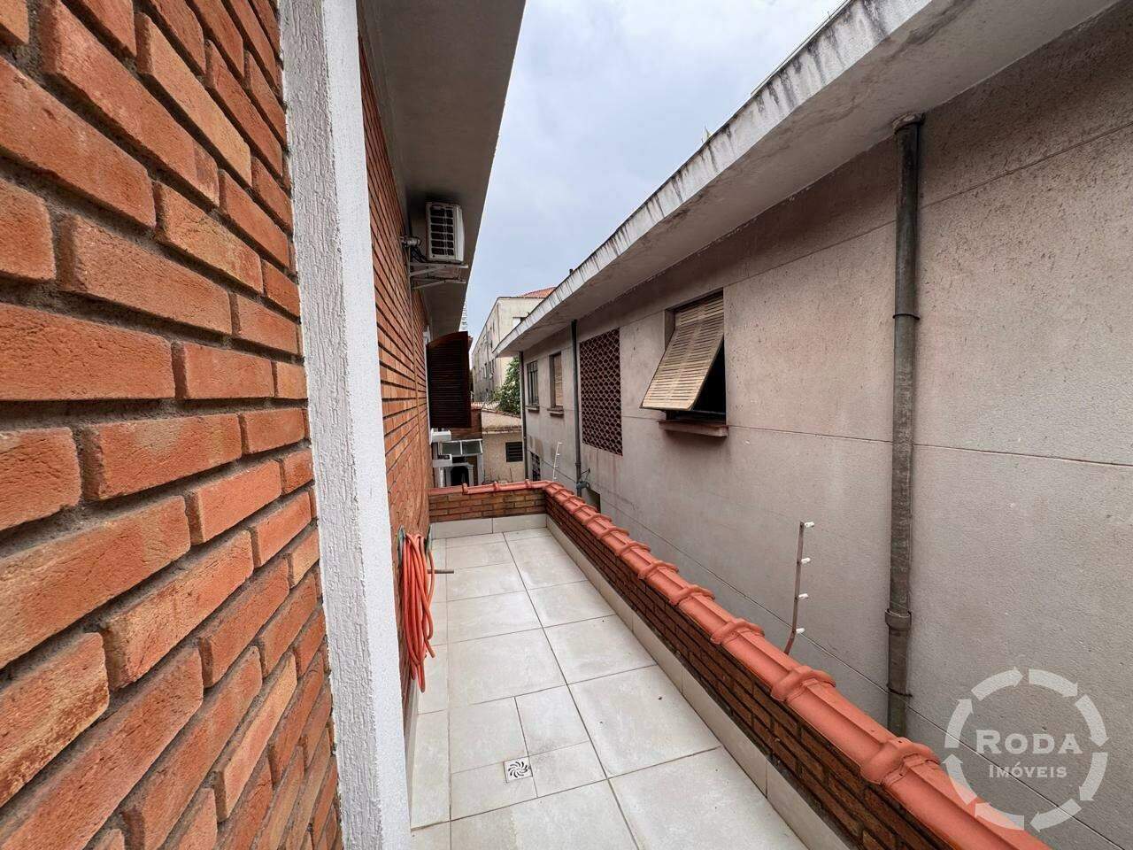 Sobrado Isolado à venda no Embaré: 
