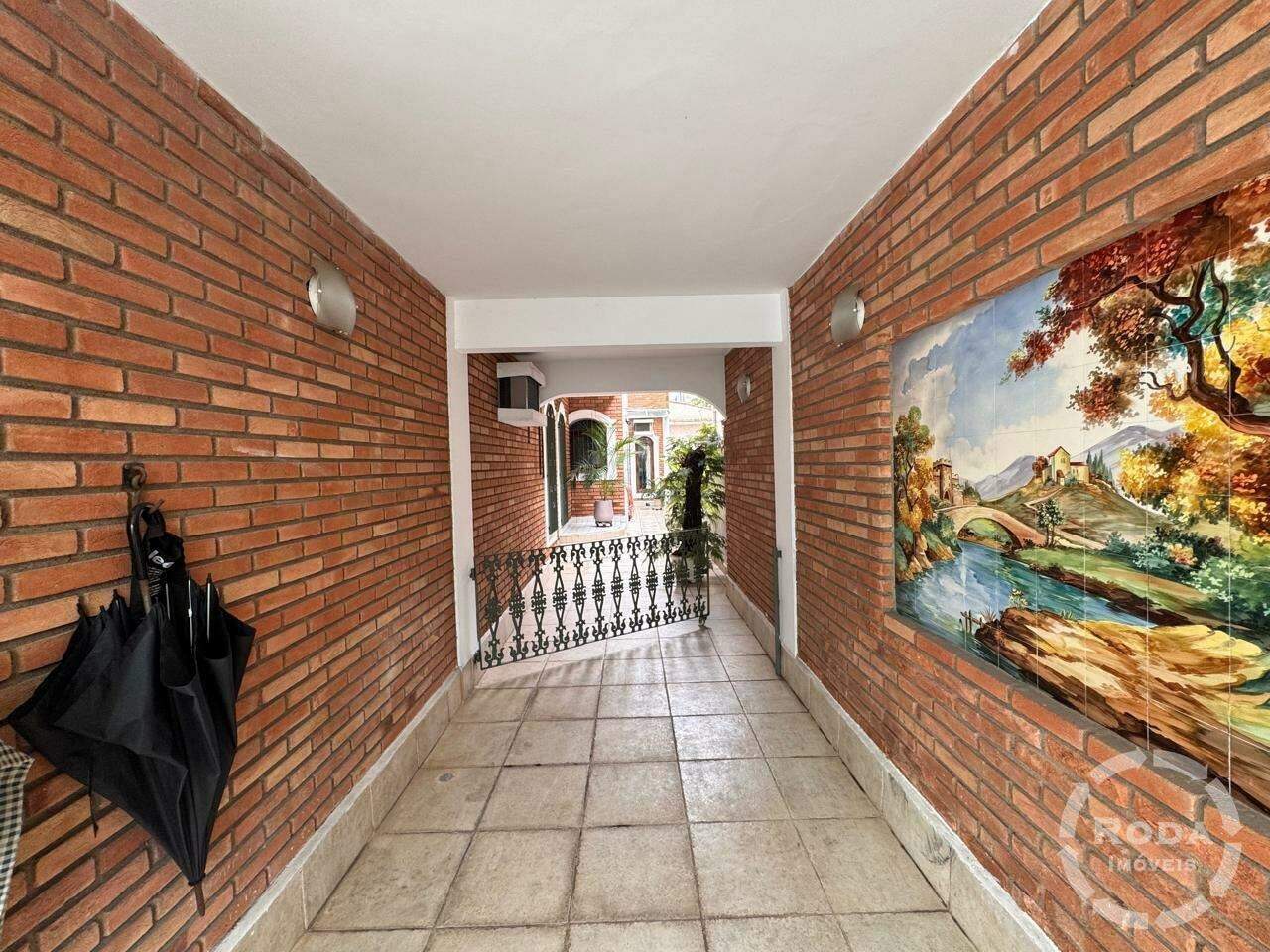 Sobrado Isolado à venda no Embaré: 