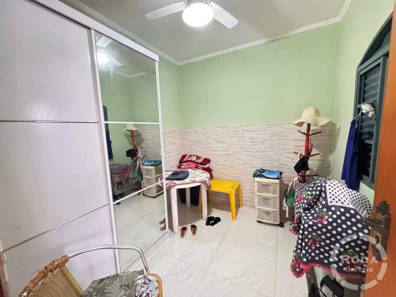 Sobrado Isolado à venda no Embaré: 