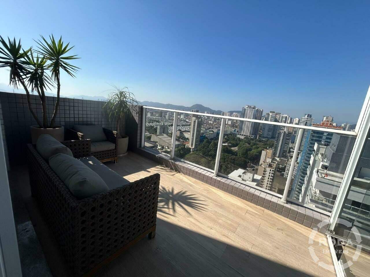 Apartamento Duplex à venda no Embaré: 