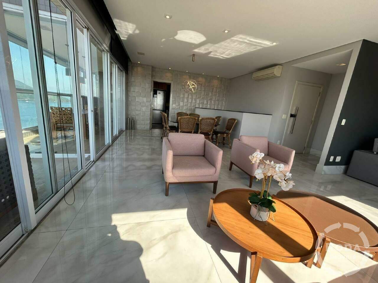 Apartamento Duplex à venda no Embaré: 