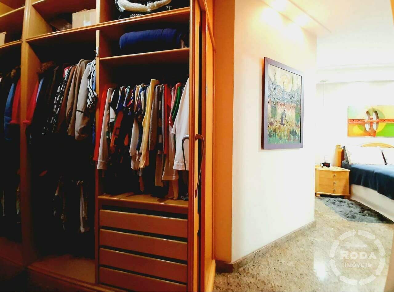 Apartamento à venda no Embaré: suíte master
